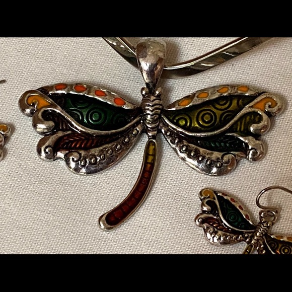 Beautiful Dragonfly Pendant w Choker & Earrings - Picture 4 of 9